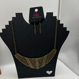 NWT Paparazzi Gold Necklace and Earring Set